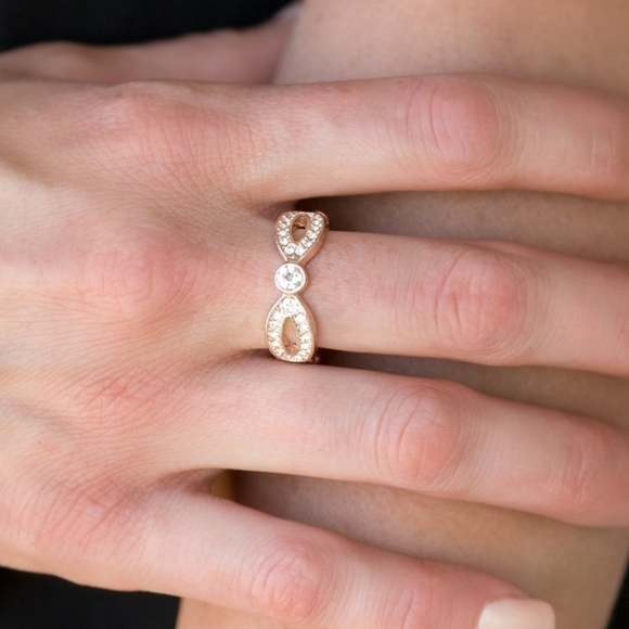 Extra Side of Elegance Rose Gold Ring - Picture 1 of 2